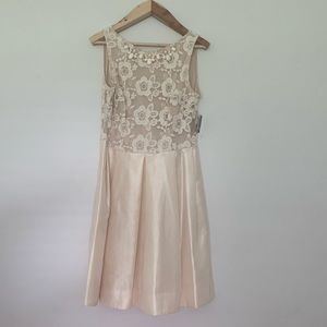 Taylor, size 12, French Vanilla formal dress